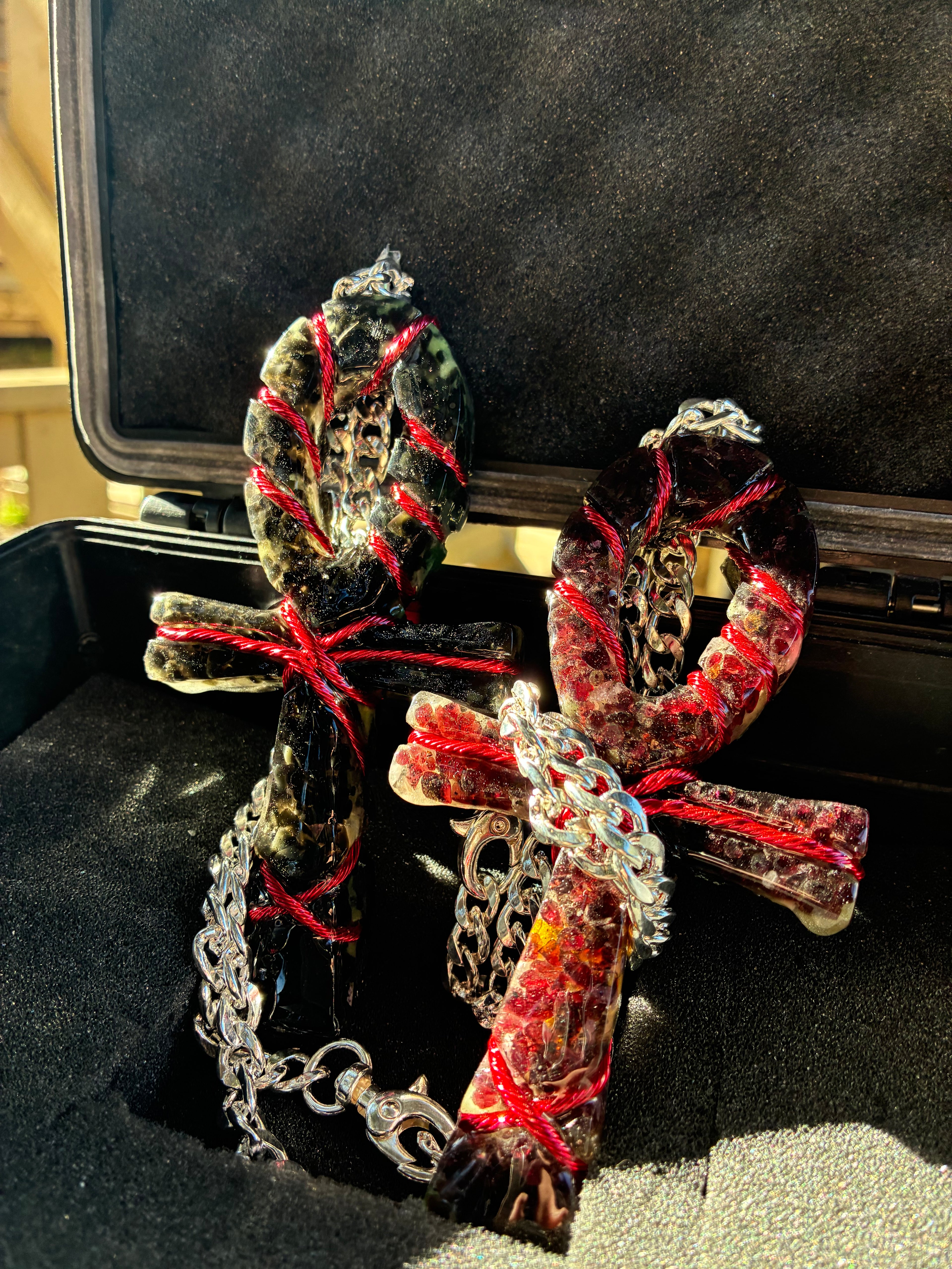 Piezoelectric Powered Garnet & Black Onyx Dual Bundle – Rose Quartz, Red Garnet, Black Onyx – Shungite Transmuting-  Powder – Travel Case, Portable Edition – Real Silver Plated Steel Chain – 5g Shungite Protection